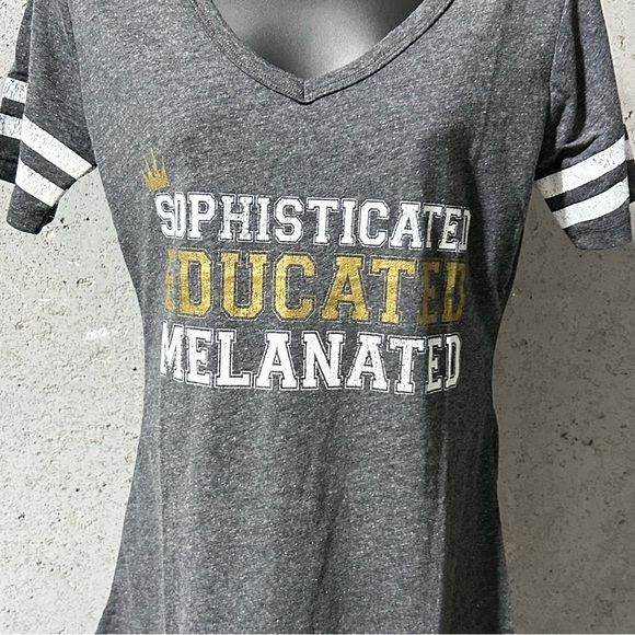 #073 Sz S Charcoal V-Neck Tee - NIP | Izzy & Liv - Picture 4 of 5